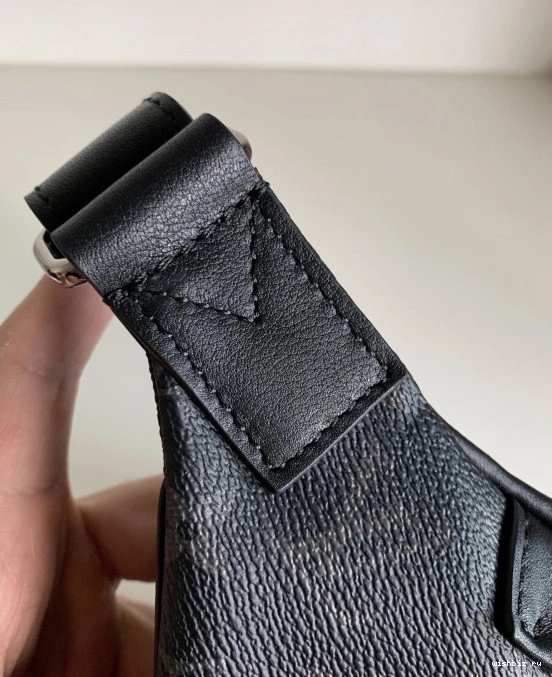 WIS DISCOVERY VUITTON LOUIS BUMBAG 0126